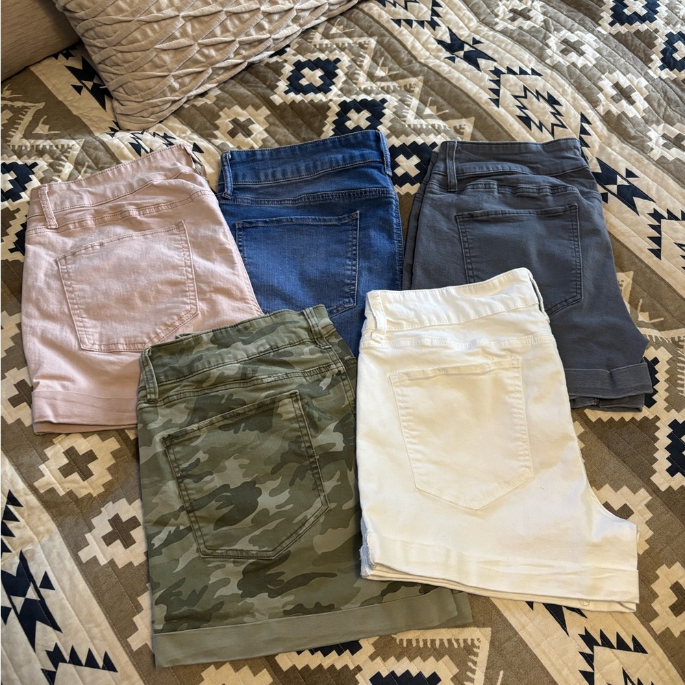 SO brand shorts, midi length, size 15